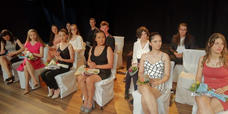 Centro de Belas Artes forma 24 estudantes