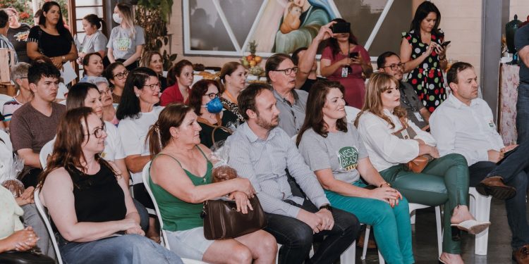 Mesa Brasil reconhece doadores e amigos da solidariedade