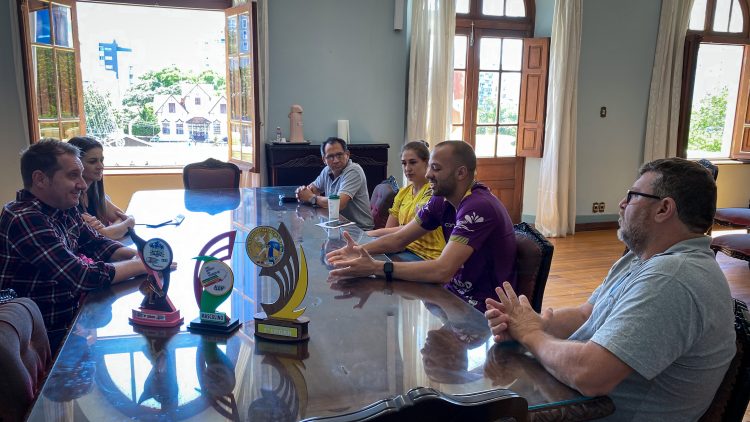 Escola Vôlei Futuro é destaque em diversas competições
