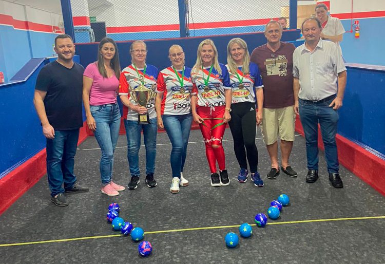 Piscina Clube vence Municipal de Bocha Trio Feminino