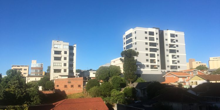 Quinta-feira será de sol e calor no RS