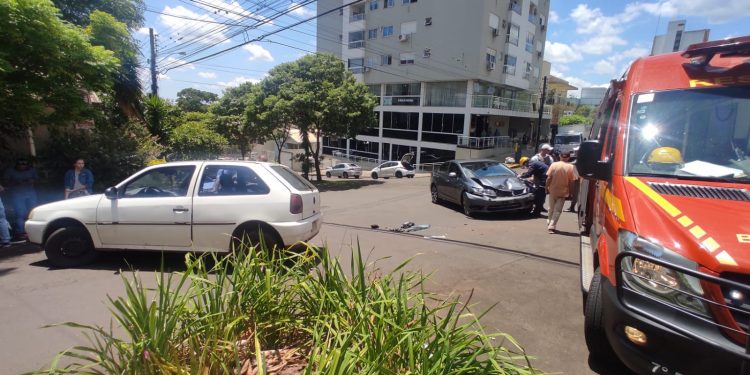 Duas pessoas ficam feridas em acidente no Centro de Erechim