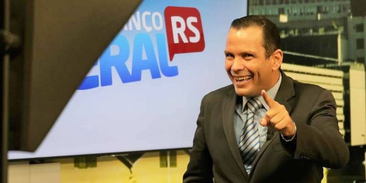 Morre o jornalista e apresentador Voltaire Porto