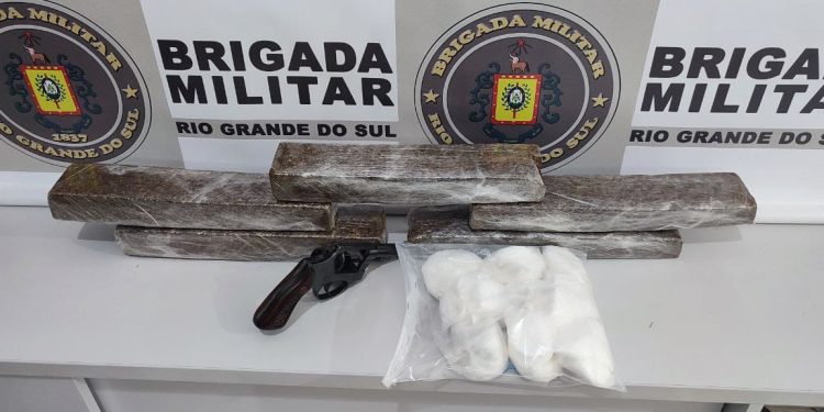 Após perseguição, BM prende traficante com quase 5 quilos de drogas no Paiol Grande em Erechim