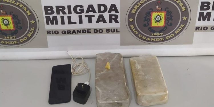 Adolescente é flagrada com quase 2 quilos de crack na rodoviária de Erechim