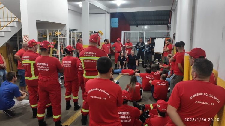 SAMU e Bombeiros realizam treinamento para voluntários da região