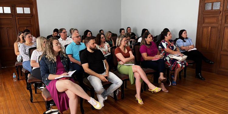 Prefeitura Municipal e Escolas Privadas firmam parceria