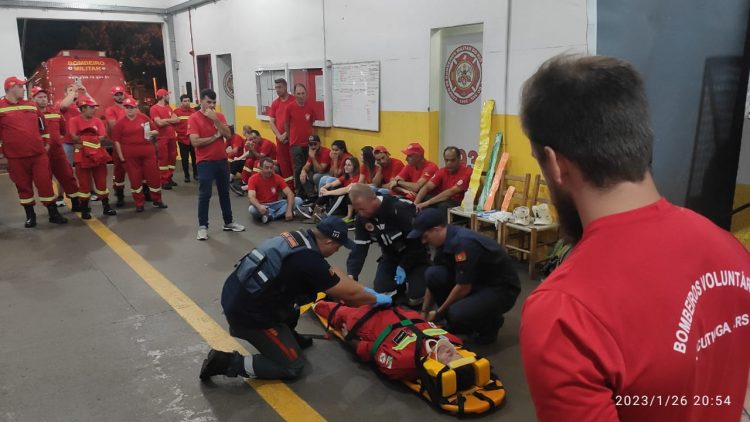 SAMU e Bombeiros realizam treinamento para voluntários da região