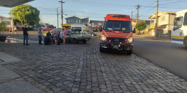 Colisão entre duas motocicletas deixa uma pessoa ferida em Erechim