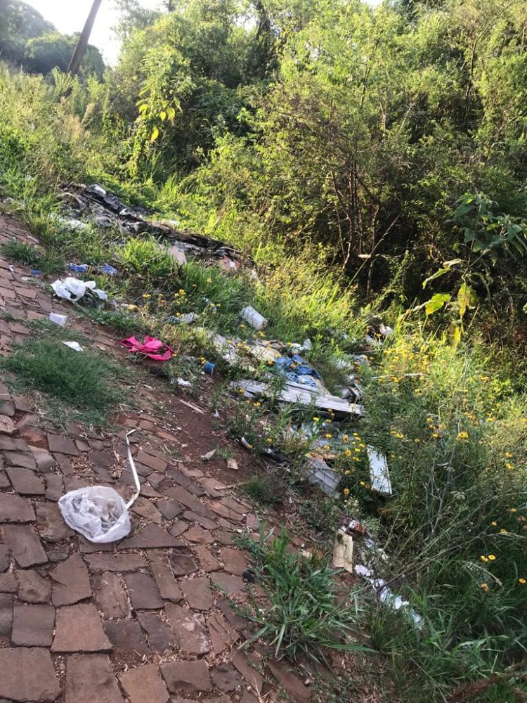 Moradores denunciam descarte irregular de lixo em Erechim