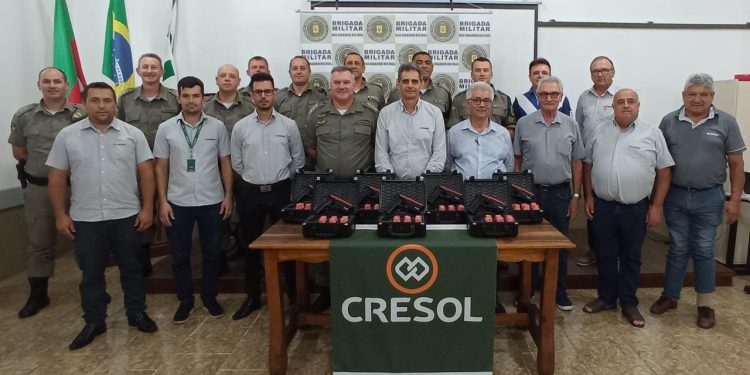 13°Batalhão de Polícia Militar recebe pistolas de energia conduzida