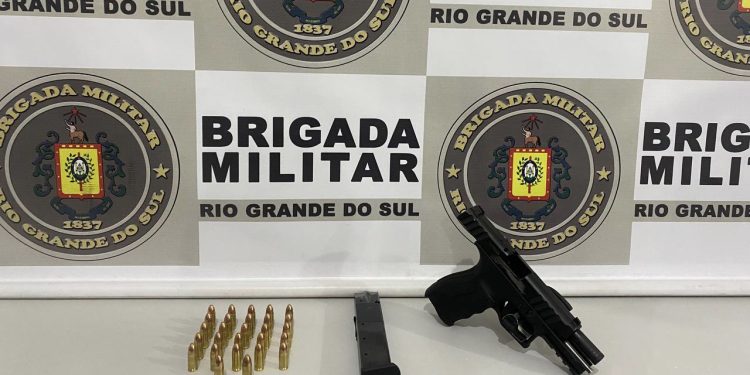 Homem é preso com pistola e carregador com prolongador no bairro Aeroporto em Erechim