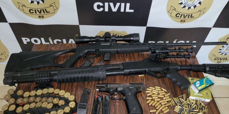 Polícia Civil apreende armas e munições no bairro Cerâmica em Erechim