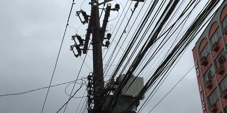 Vereadores alertam para falta de cuidado da RGE na substituição de postes em Erechim