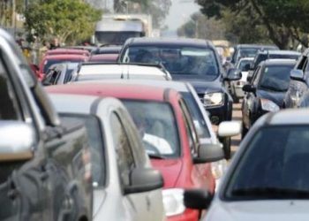 Motoristas que optarem pelo parcelamento do IPVA 2023 devem pagar a primeira parcela até terça