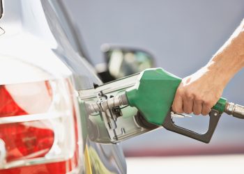 Petrobras anuncia aumento de R$ 0,23 no preço da gasolina para distribuidoras