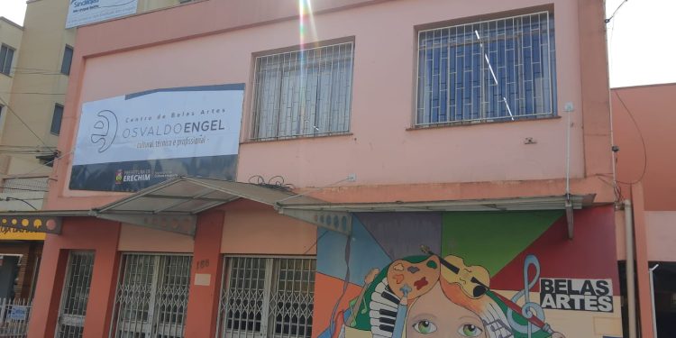 Novo estudantes podem se inscrever para o Belas Artes até sexta-feira