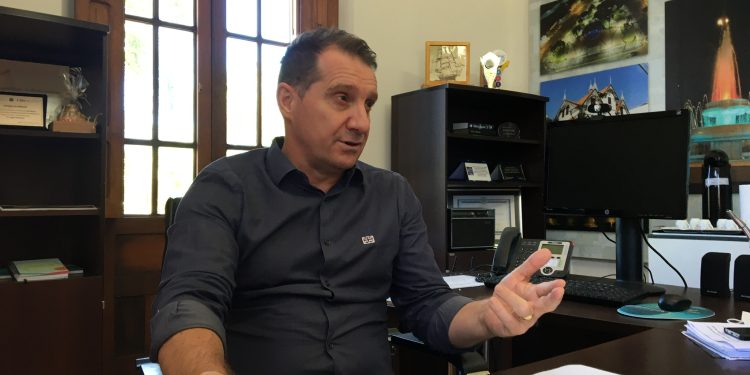 Saiba onde o Prefeito Polis acha que seu governo precisa melhorar