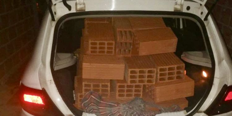 Homem é preso furtando tijolos em construção em Erechim