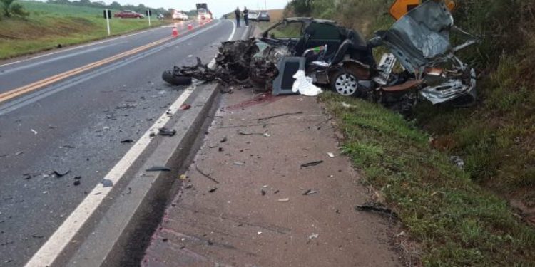 Colisão frontal deixa um morto em Sertão