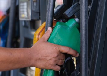 Petrobras anuncia redução de 8,8% no preço do diesel para distribuidoras no Brasil