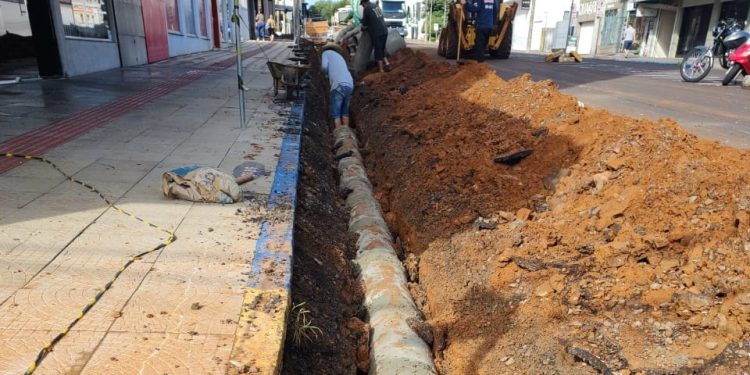 Prefeitura instala 698 metros de novas redes de saneamento no município em dois meses