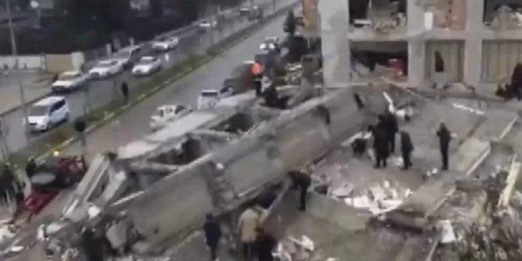 Chega a quase 6 mil o número de mortos no terremoto que atingiu a Turquia e a Síria