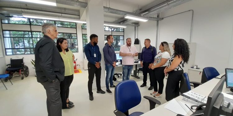 Gestores conhecem o programa Descomplica SP que poderá ter unidade semelhante em Erechim