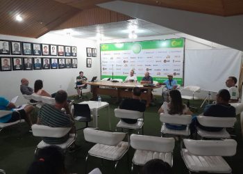 Departamento de Esportes e CMD se reúnem com arbitragem do campeonato de futebol