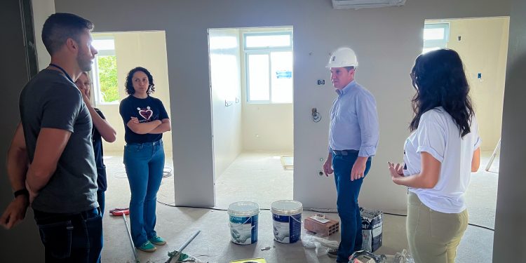 Prefeito Polis acompanha obras do novo Centro de Parto Normal do Santa Terezinha