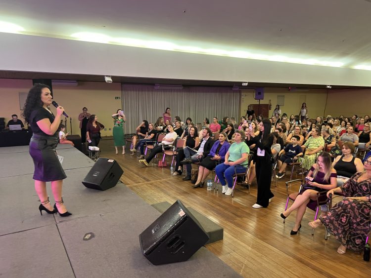 Dia da Mulher marcado por homenagens às servidoras públicas de Erechim