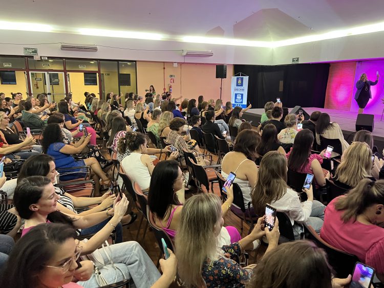 Dia da Mulher marcado por homenagens às servidoras públicas de Erechim