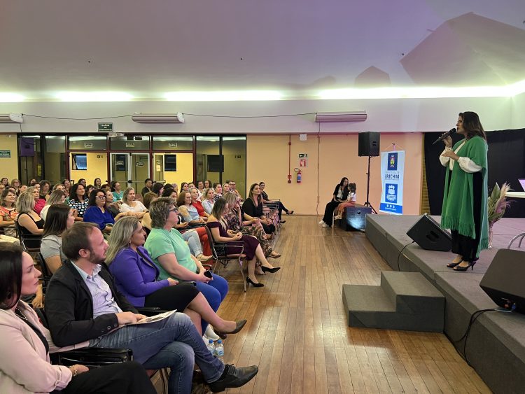 Dia da Mulher marcado por homenagens às servidoras públicas de Erechim