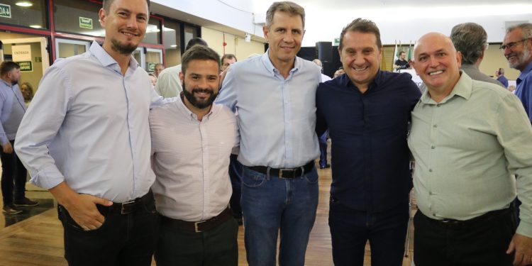 Presidente da AMAU participa de palestra com o Secretário de Desenvolvimento Econômico do Estado, Ernani Polo, em Erechim