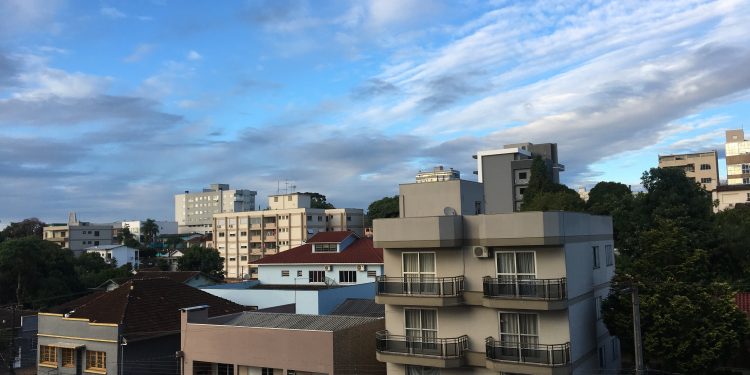 Sol aparece com nuvens na maior parte do RS nesta terça-feira
