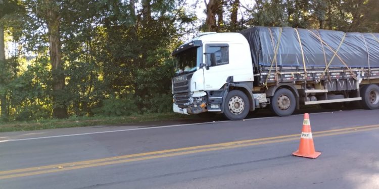 Caminhão de Erechim se envolve em grave acidente com morte na BR 285 em Passo Fundo