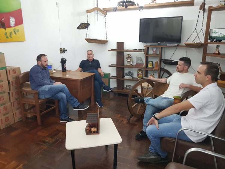 Entender o mercado, demandas e ampliar parceria com empresas de Erechim