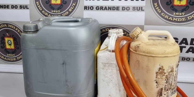 Dupla é presa furtando óleo diesel no Interior de Aratiba