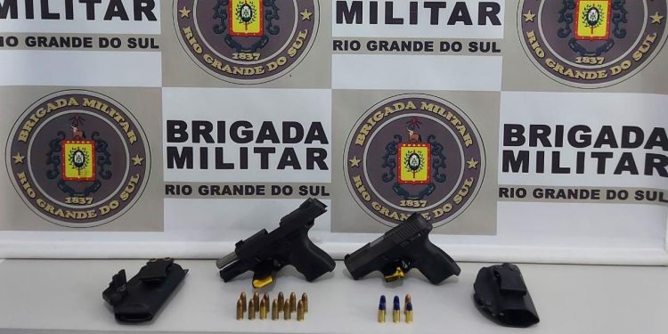 Homens que andavam armados pelo bairro Cerâmica são presos pela BM em Erechim