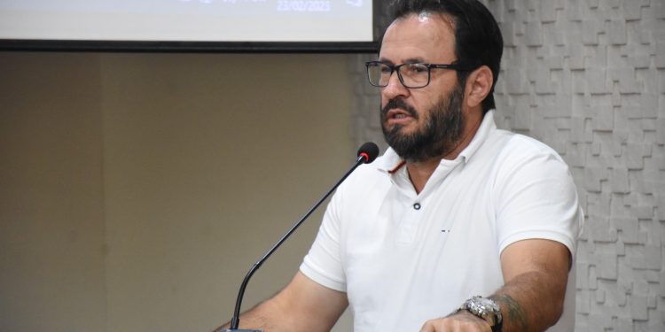 Vereador Araújo cobra o município sobre desabastecimento de água nos bairros