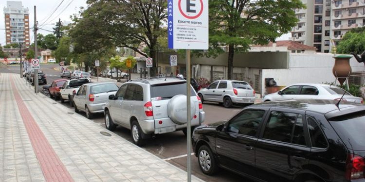 Vereador Araújo solicita isenção de estacionamento e fornecimento de credencial para pessoas com doenças graves