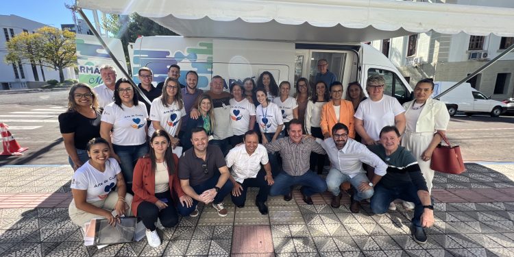 Entrega da Farmácia Móvel é destaque na Semana Municipal da Saúde