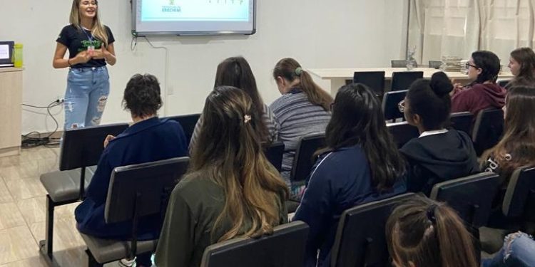 Secretaria de Meio Ambiente dá continuidade ao Programa Erechim Mais Verde nas escolas