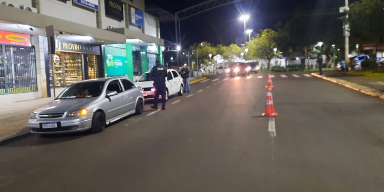 Operação integrada fiscaliza serviços de táxi e transporte por aplicativos em Erechim