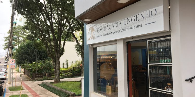 Primeira loja especializada em cachaças completa um ano em Erechim