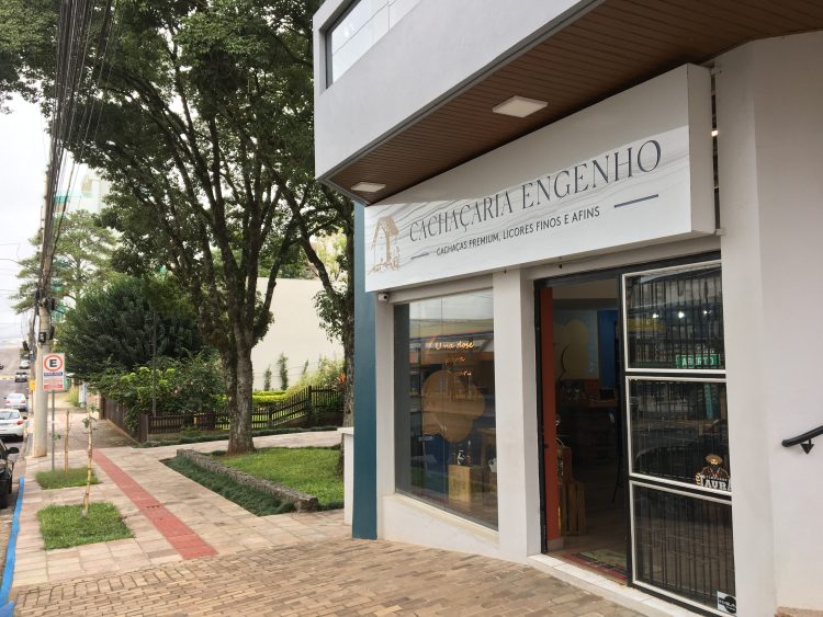 Primeira loja especializada em cachaças completa um ano em Erechim