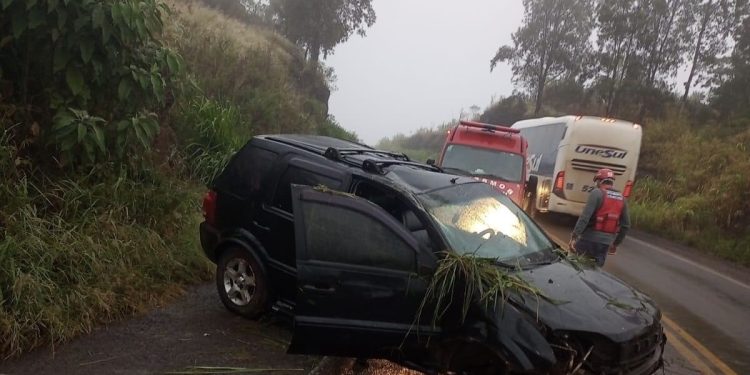 Saída de pista deixa uma pessoa ferida na RS 480 em Erval Grande
