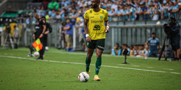 Lateral Patric Calmon poderá deixar Ypiranga para jogar em time da Série A