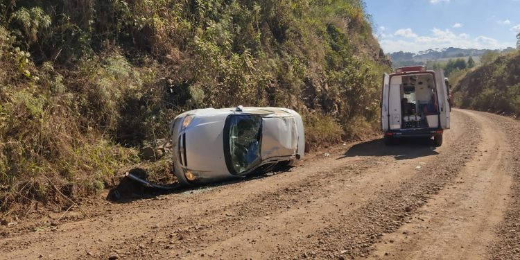 Homem morre ao capotar veículo no interior de Barão de Cotegipe