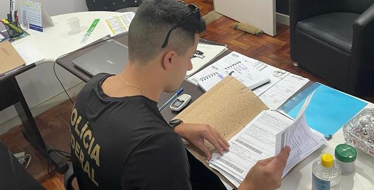 PF cumpre mandados em Erechim durante operação que investiga fraude na saúde no município de Marau